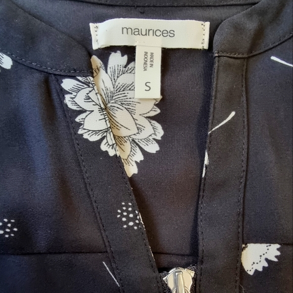 🌟3/$40 Sale!Mix & Match🌟 Maurices Floral Blouse - Picture 6 of 7